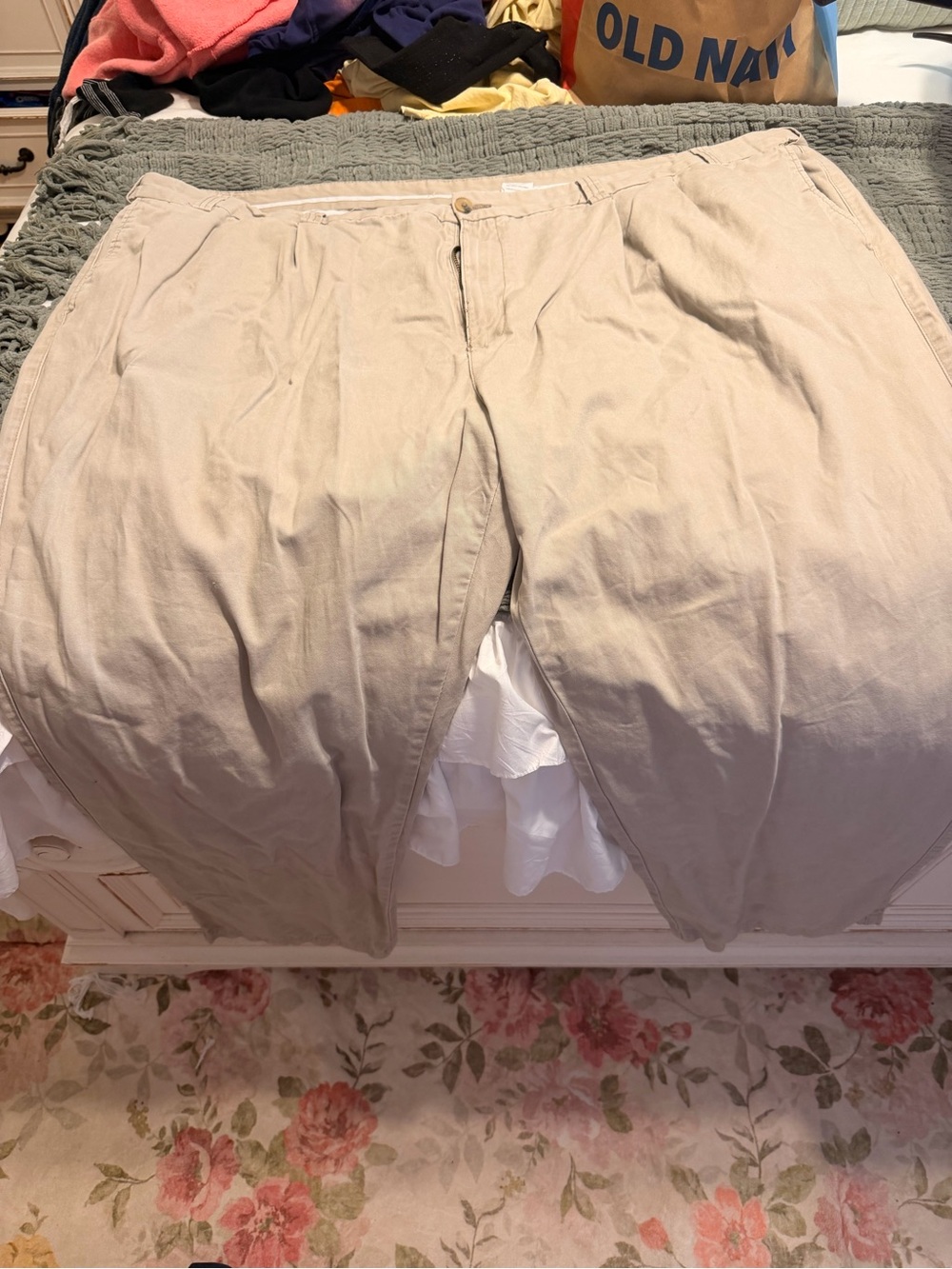 Classic Men's Pleated Chino Pants - Beige